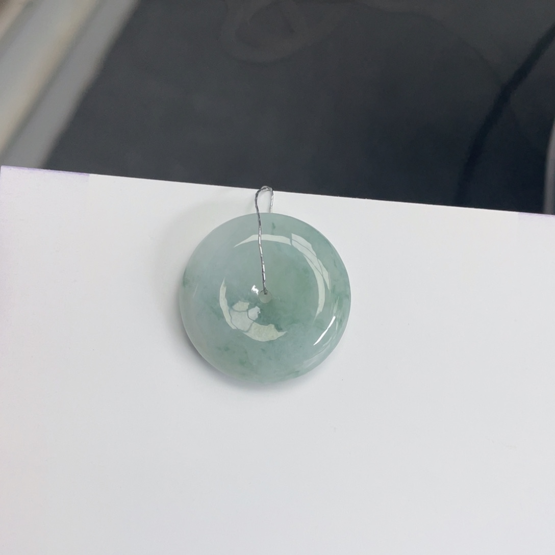 翡翠颈饰未镶嵌平安扣