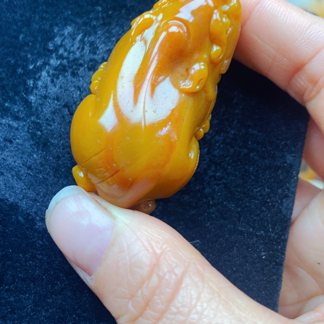 未镶嵌石英质玉（黄龙玉）颈饰