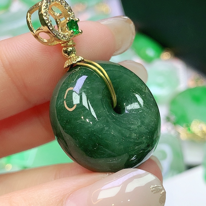 翡翠未镶嵌颈饰翡翠