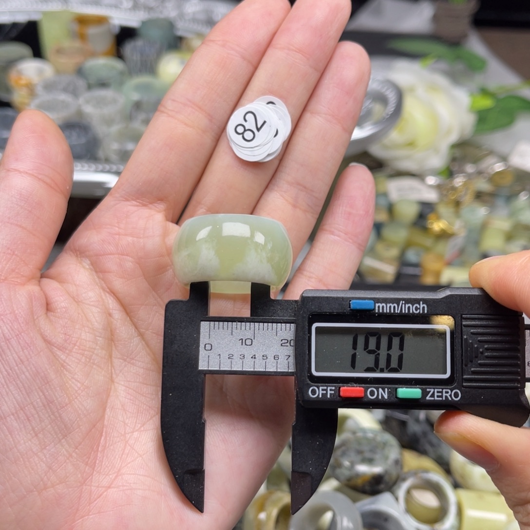 蛇纹石玉未镶嵌戒指