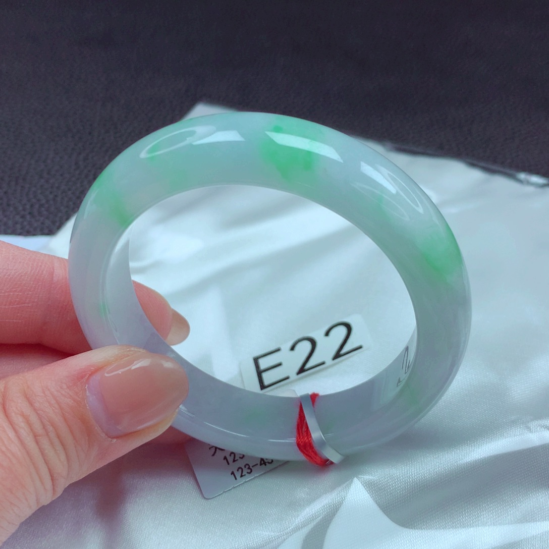 翡翠手镯未镶嵌手镯88