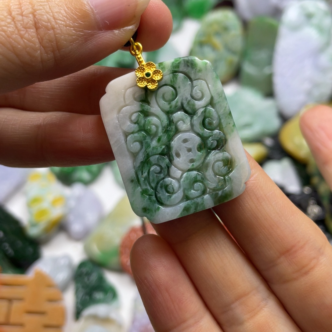 翡翠颈饰未镶嵌牌子