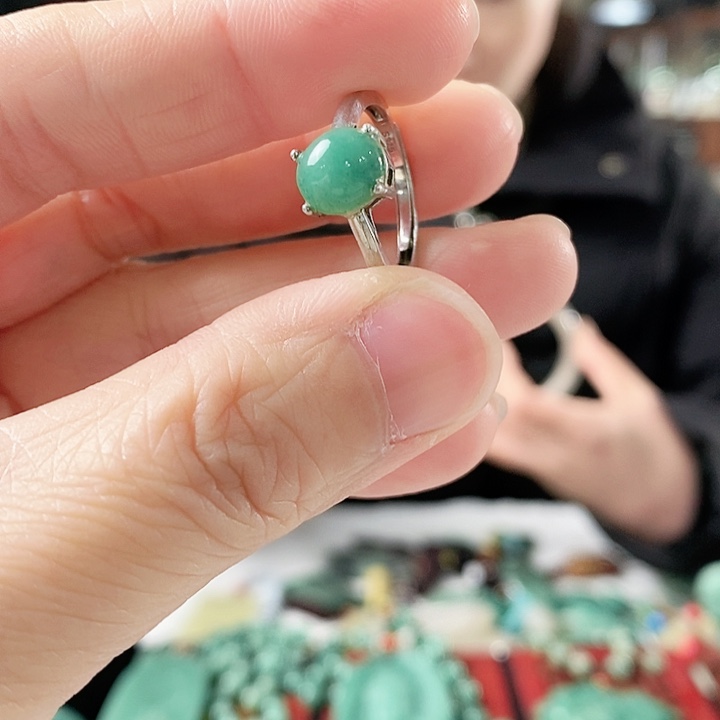 密玉（石英质玉）颈饰未镶嵌