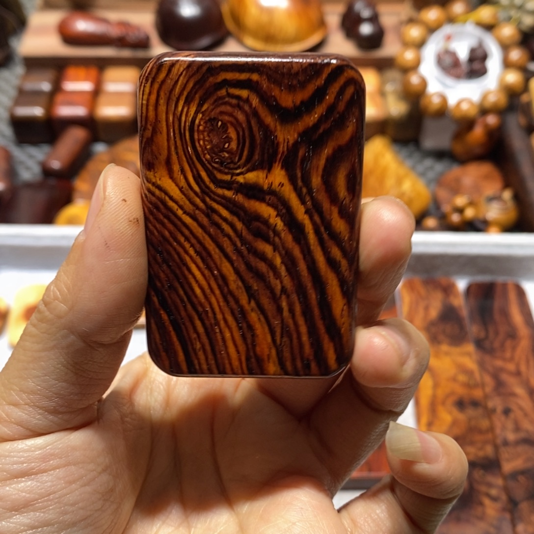 齐***胜微凹黄檀（南美大红酸枝）