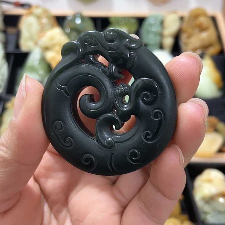 和田玉未镶嵌颈饰挂件