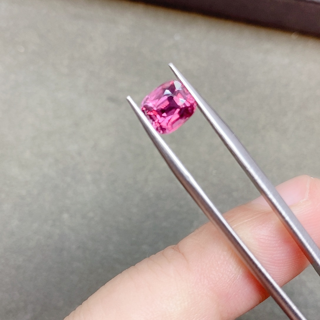 蓝宝石裸石2.12ct艳紫蓝宝