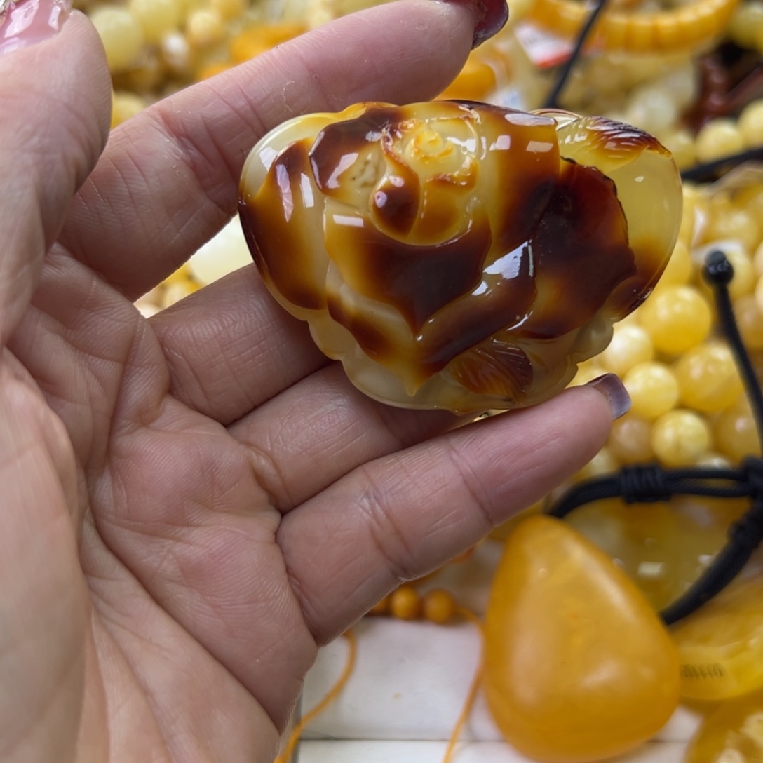 琥珀珠宝奇石未镶嵌