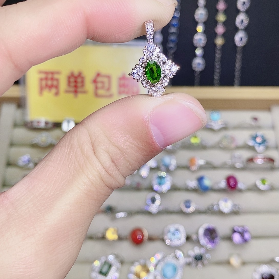 未镶嵌透辉石吊坠