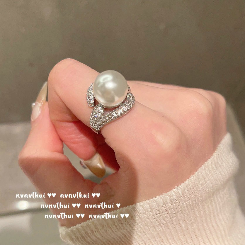 非金属仿珍珠戒指 爱丽丝小姐花朵宝石手捧镀18K金锆石珍珠戒指