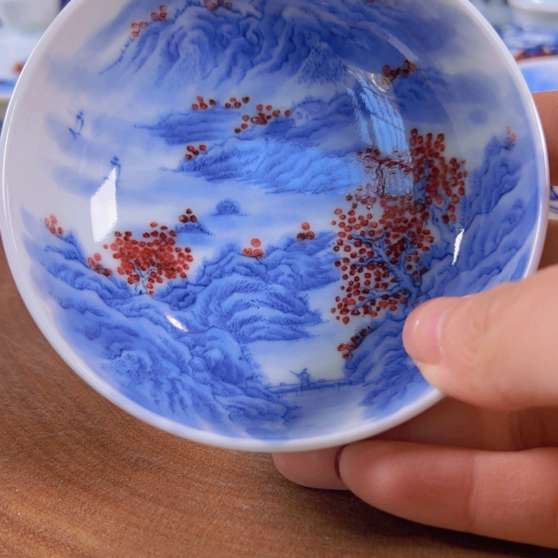 青花釉里红山水卧足杯