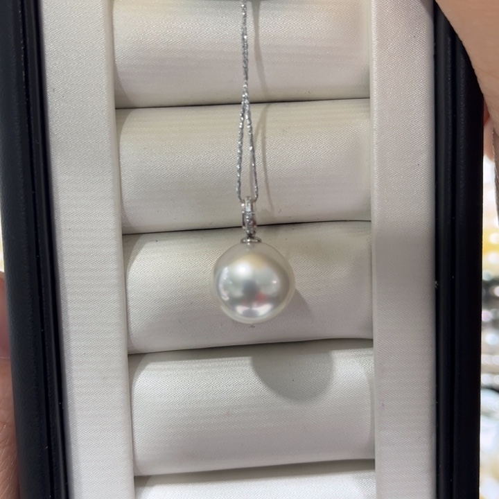 海水珍珠漏澳白灵动奶嘴吊坠13-14mm18K金镶嵌