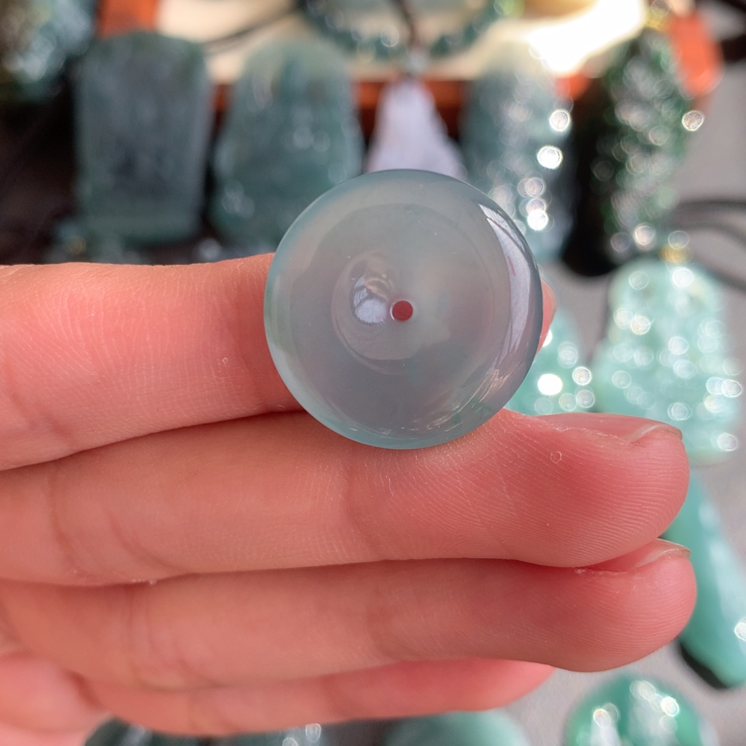 翡翠未镶嵌颈饰平安扣