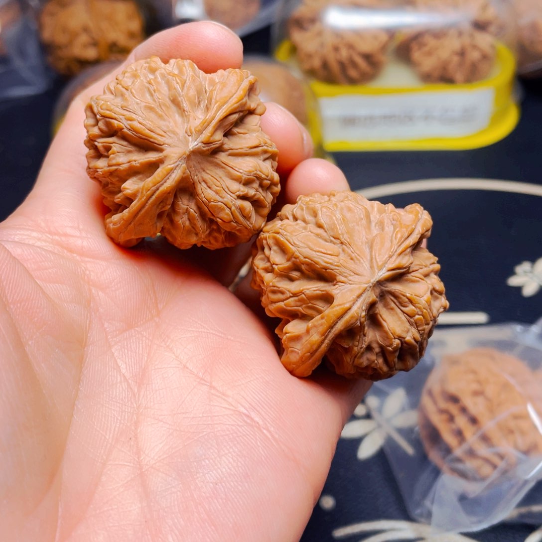 吊坠文玩核桃核王一对