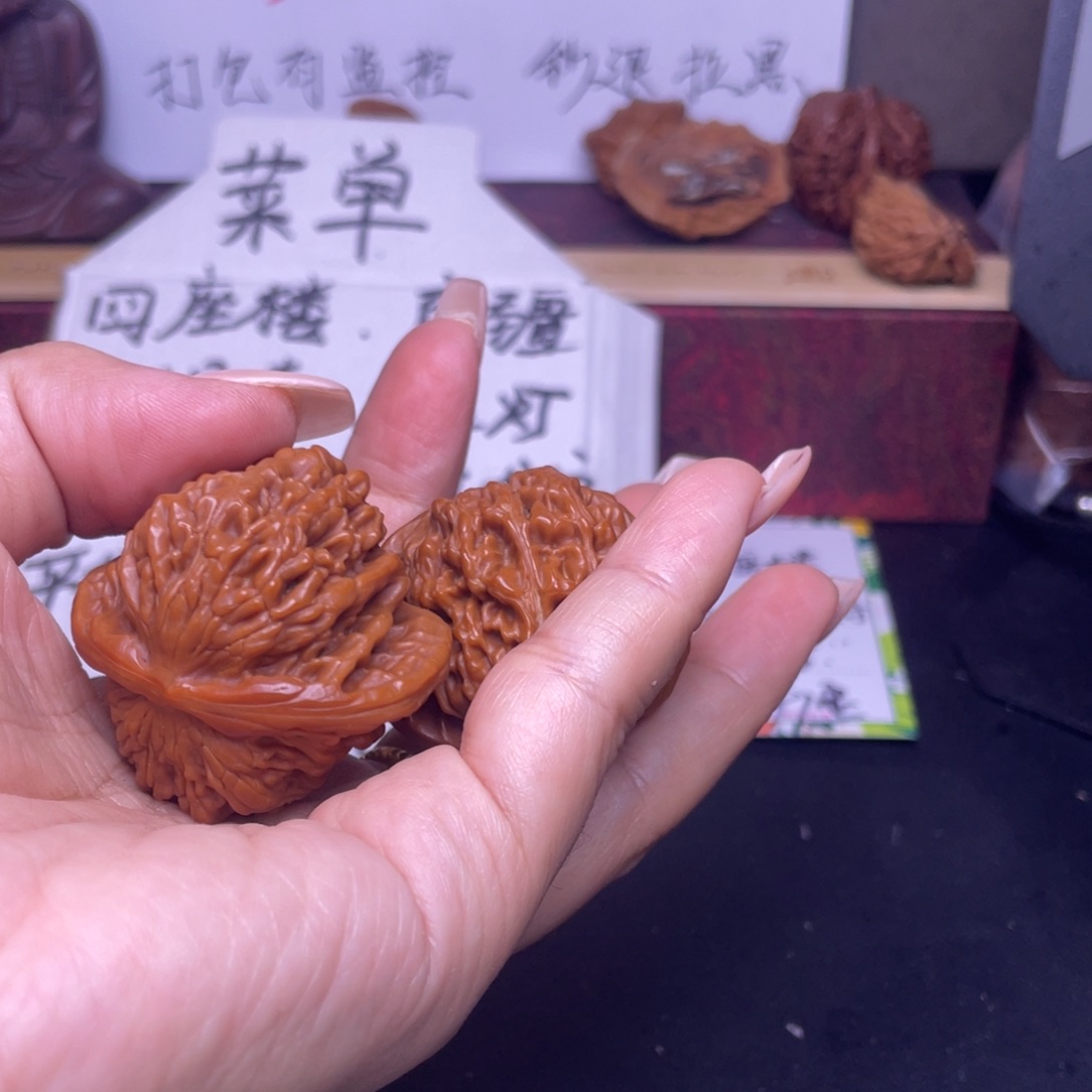 又***样桃核吊坠四座楼福利