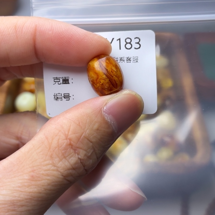 琥珀未镶嵌裸石琥珀