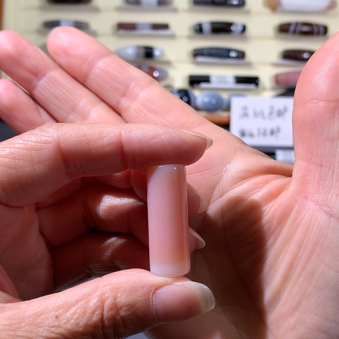 芝***荣玛瑙/玉髓未镶嵌颈饰