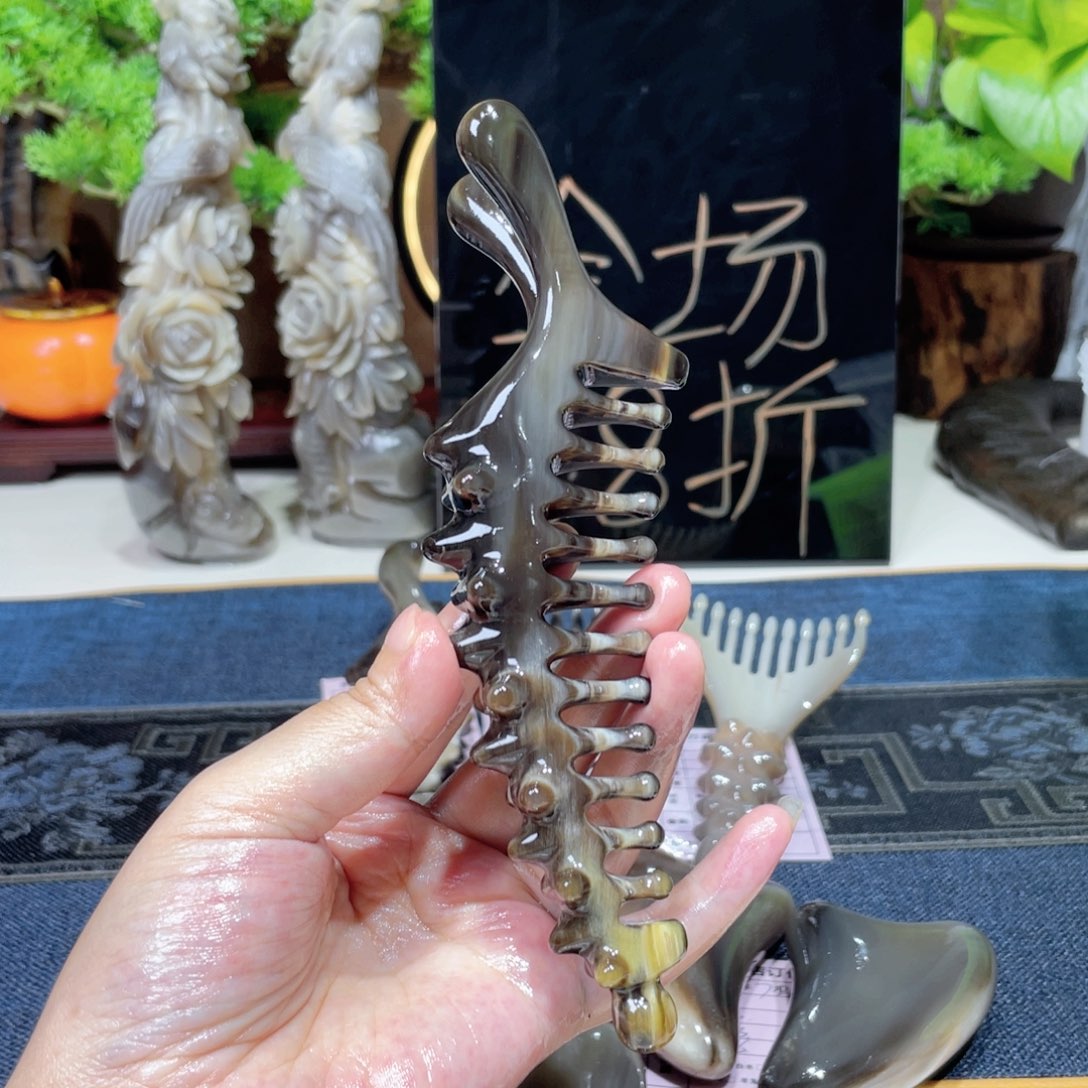 白水黑金刚小怪兽