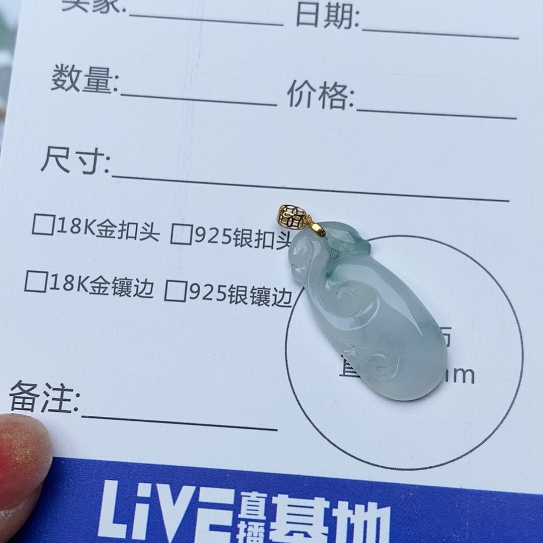 翡翠颈饰18K金镶嵌如意