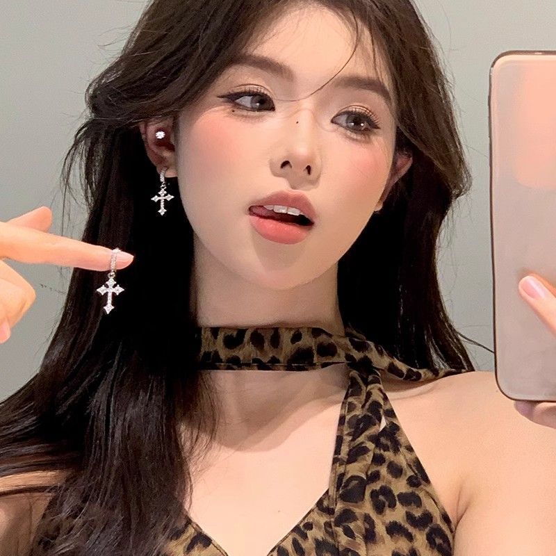 合金耳饰 闪钻十字架耳环女2025爆款高级感耳圈简约百搭辣妹