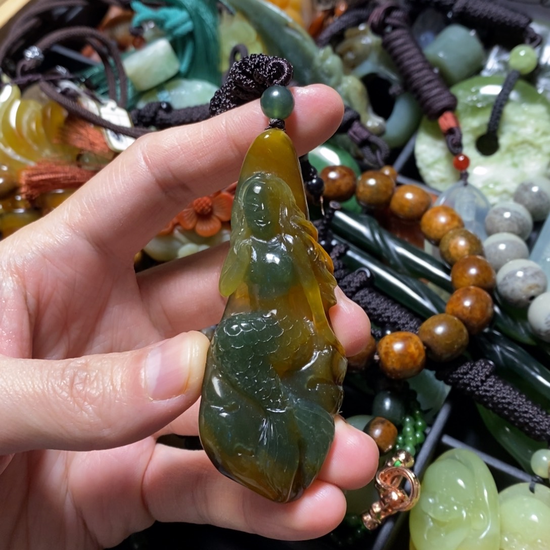 蛇纹石玉未镶嵌颈饰