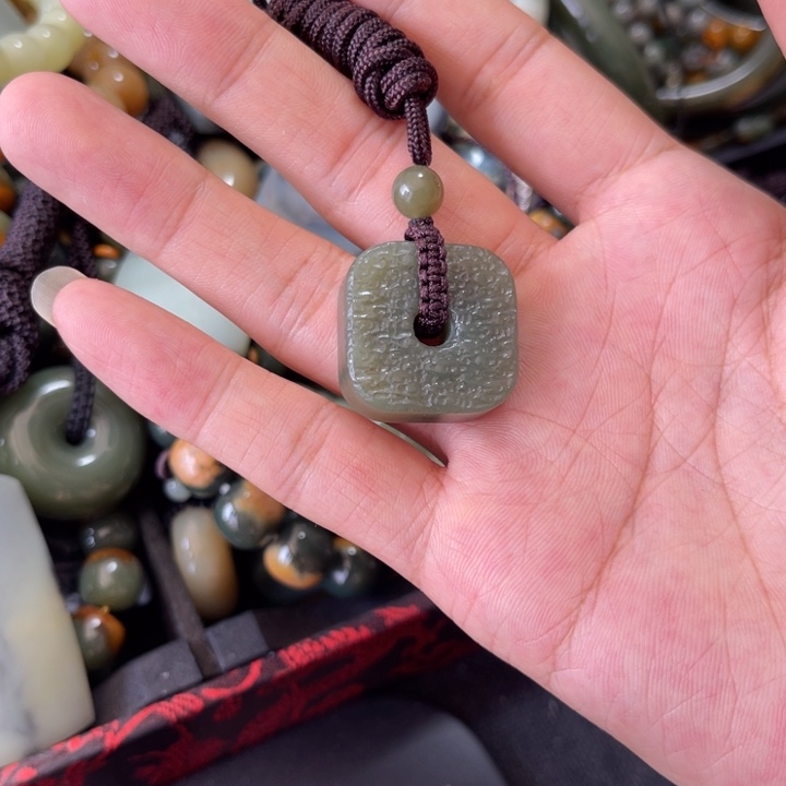 岫岩河磨玉（透闪石质玉）未镶嵌颈饰