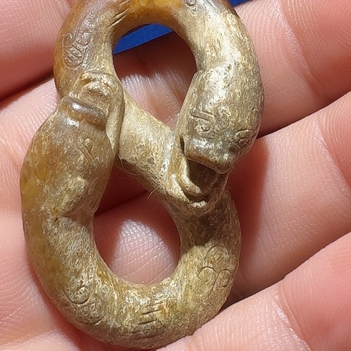 和田玉（糖玉）颈饰未镶嵌李**子