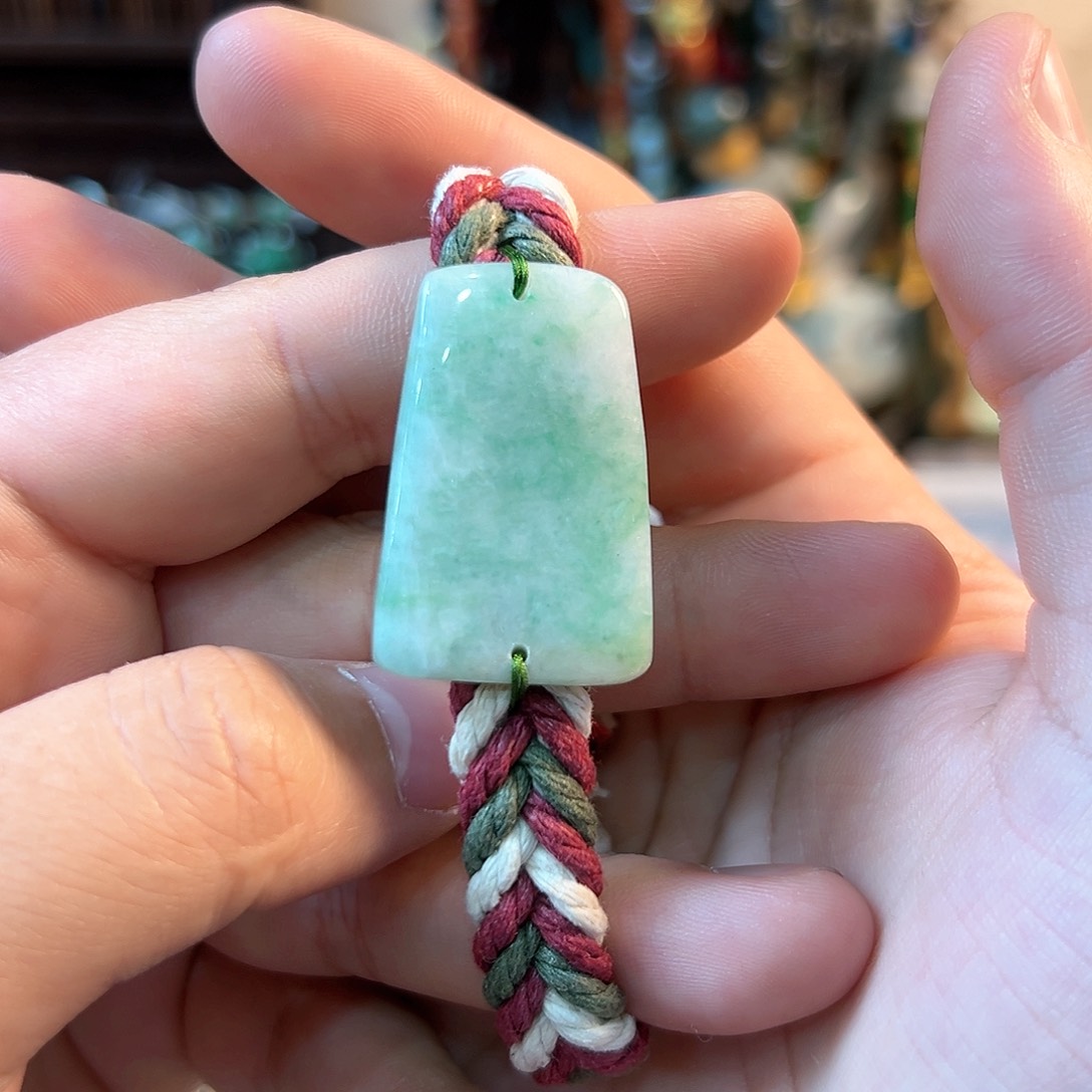 翡翠颈饰未镶嵌手串