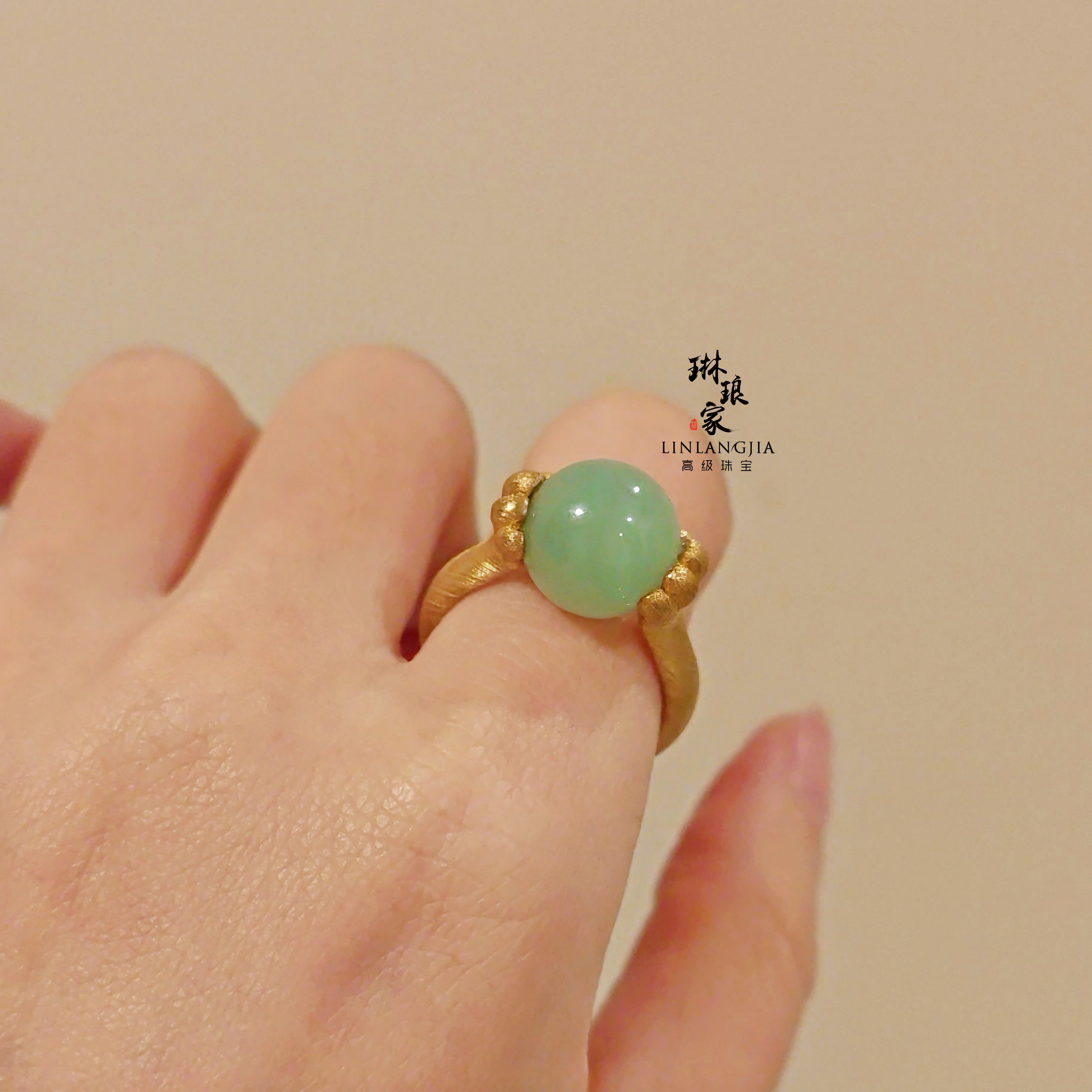 《抱抱》设计款缅甸翡翠圆珠戒指 无瑕925银精工厚镶
