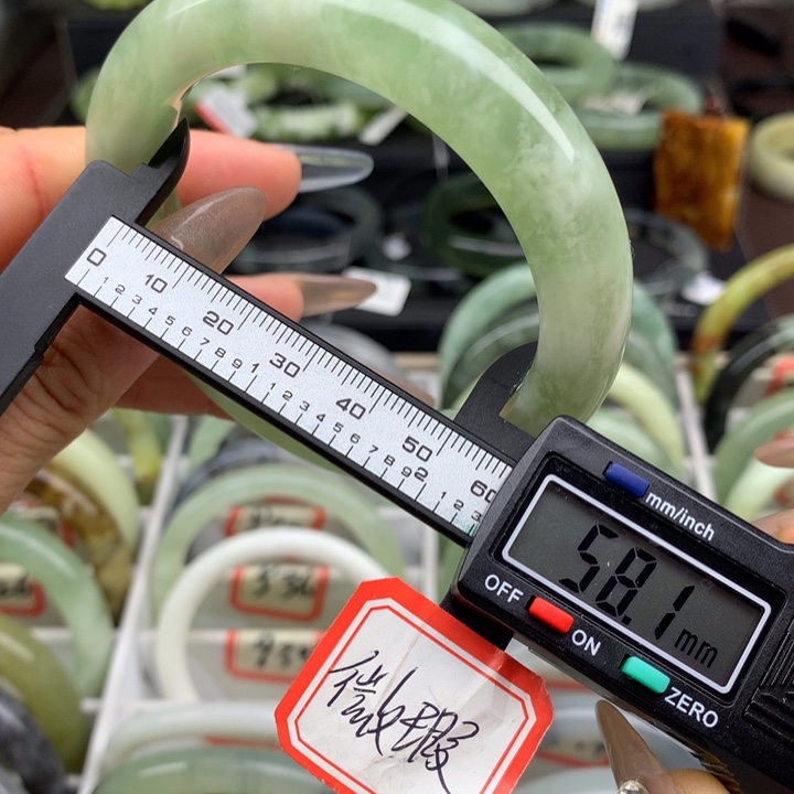 蛇纹石玉未镶嵌手镯940