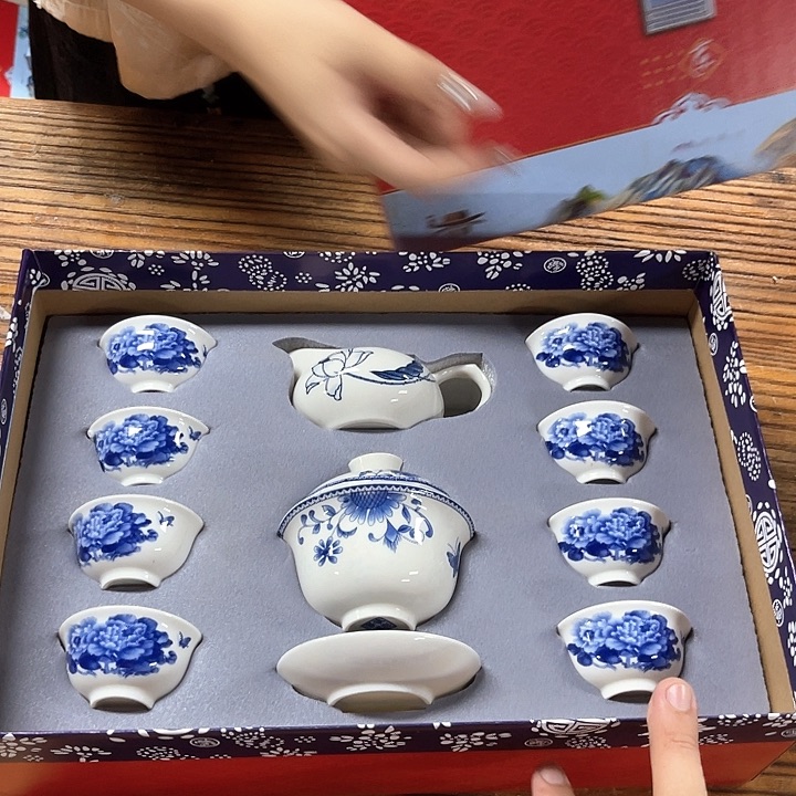 孤品茶具套装等。          