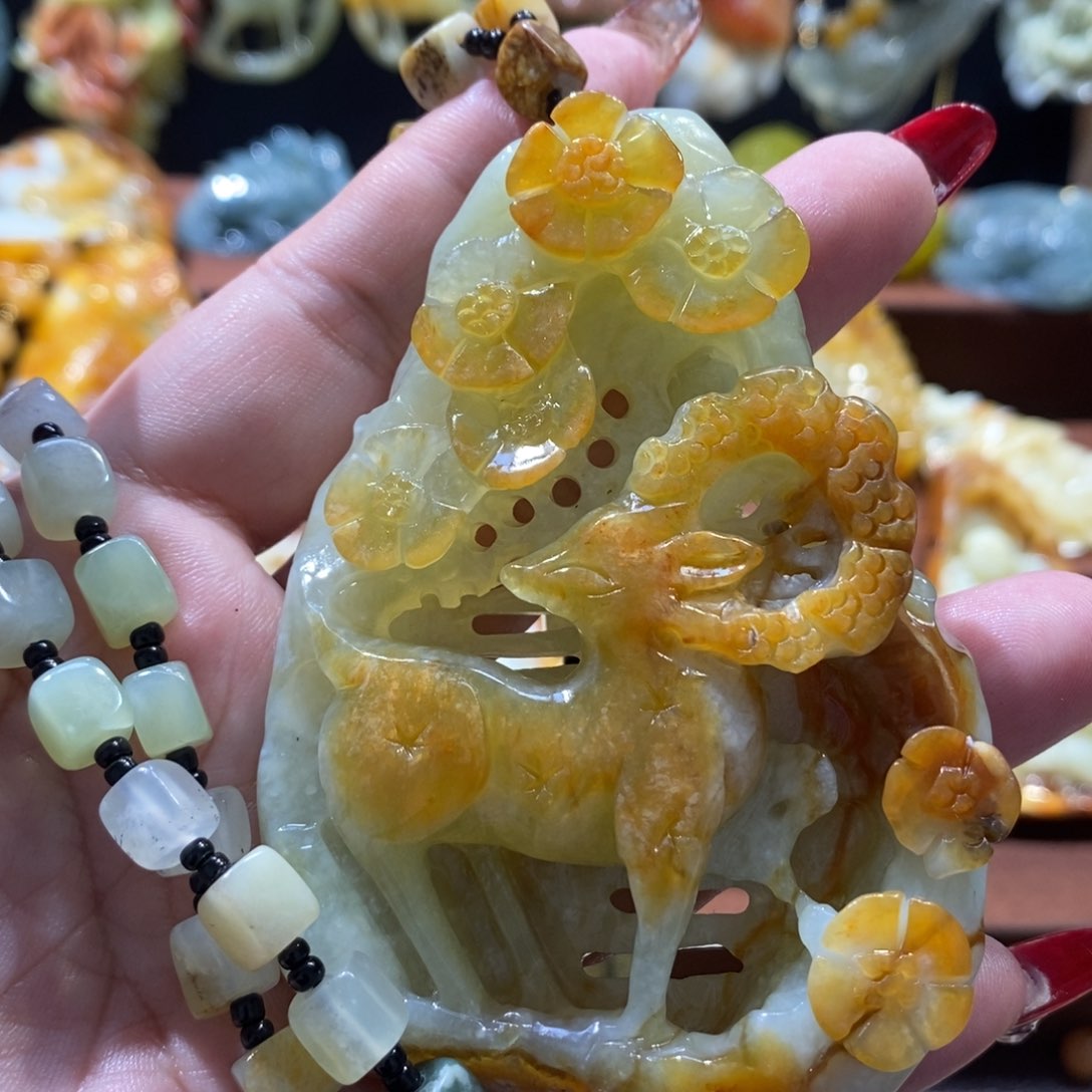 蛇纹石玉颈饰未镶嵌