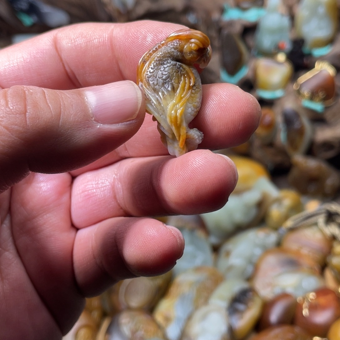 和田玉未镶嵌车挂