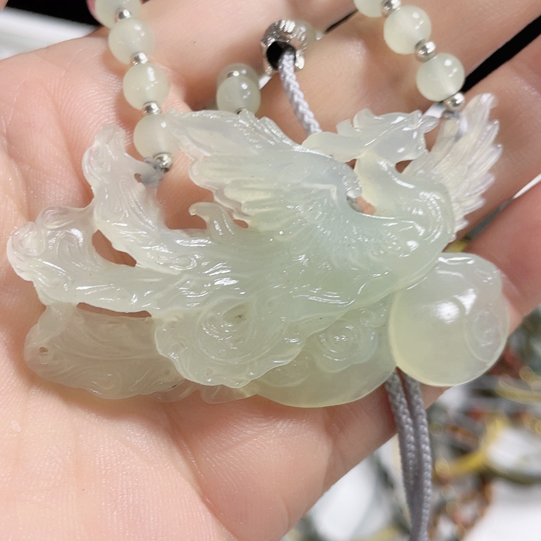 蛇纹石玉颈饰未镶嵌