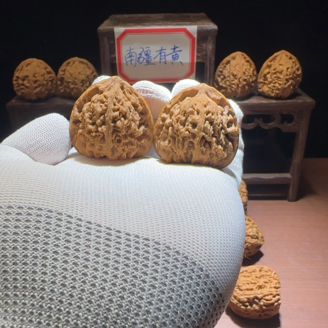 R***.文玩核桃吊坠39三角