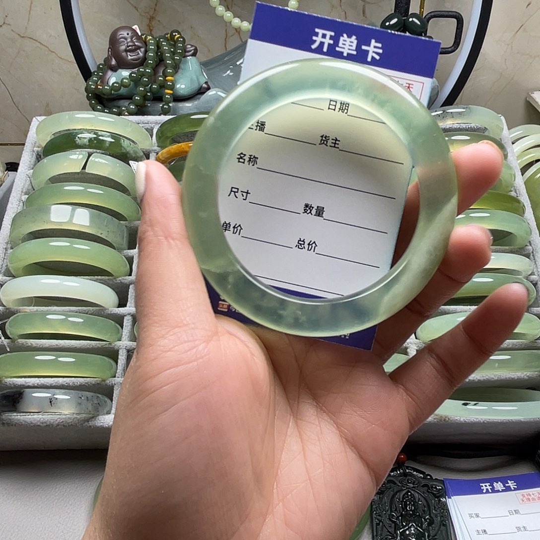 蛇纹石玉未镶嵌手镯微瑕