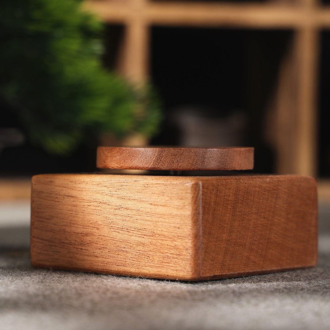 兜兜 | 旋转底座音乐盒 创意木制桌面摆件节日生日礼物木质潮玩