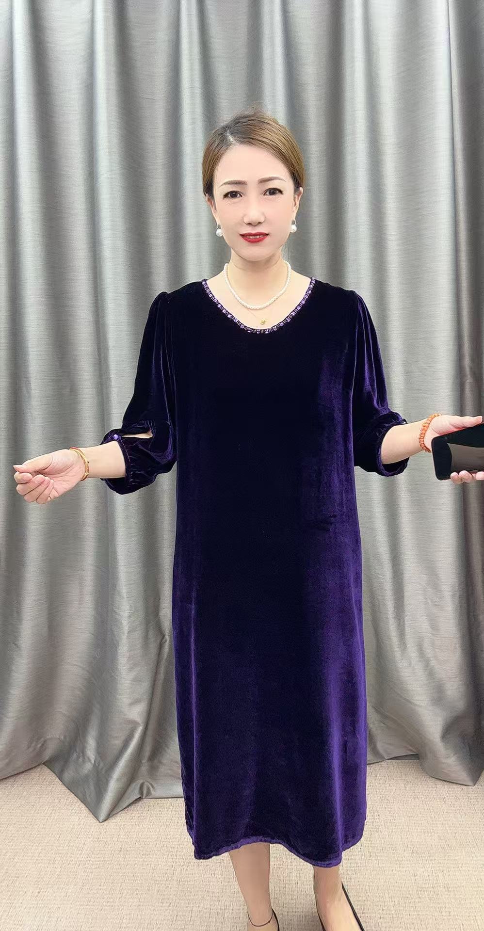 桑蚕丝重工艺V领连衣裙