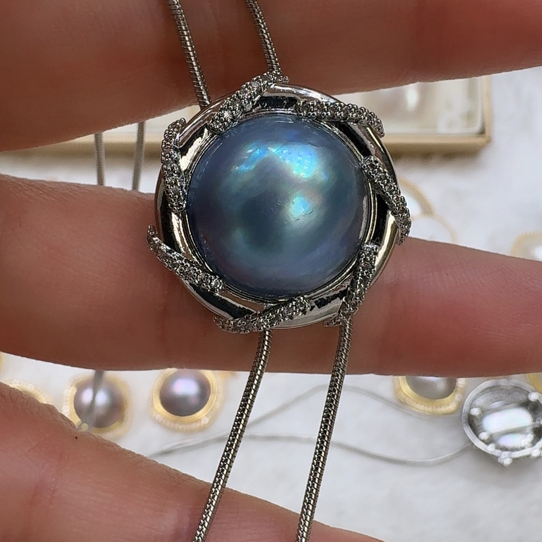 未镶嵌拼合珍珠（马贝珠）颈饰