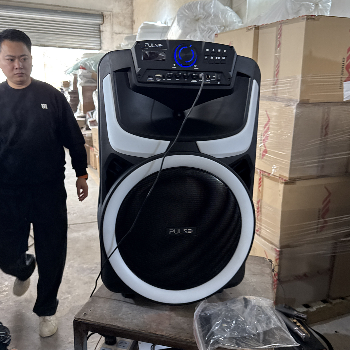 9新  15寸音响电池坏，不包邮，不带话筒