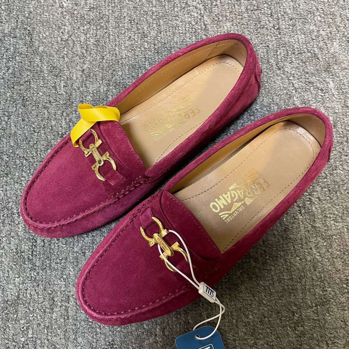 95新 FERRAGAMO/菲拉格慕 时尚休闲搭扣平底鞋豆豆鞋35.5码/14752