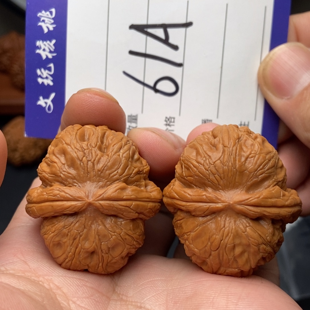 文玩核桃吊坠40元宝