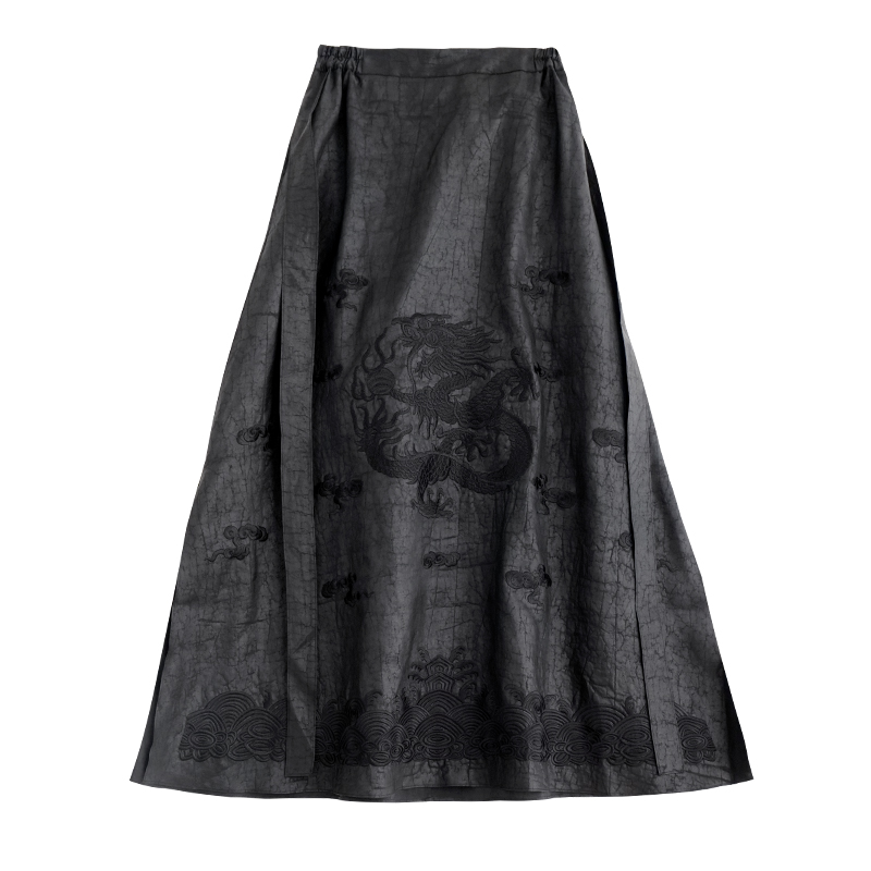 SUOER/娑尔娑尔黑色墨绣龙刺绣半裙SH1BB01898