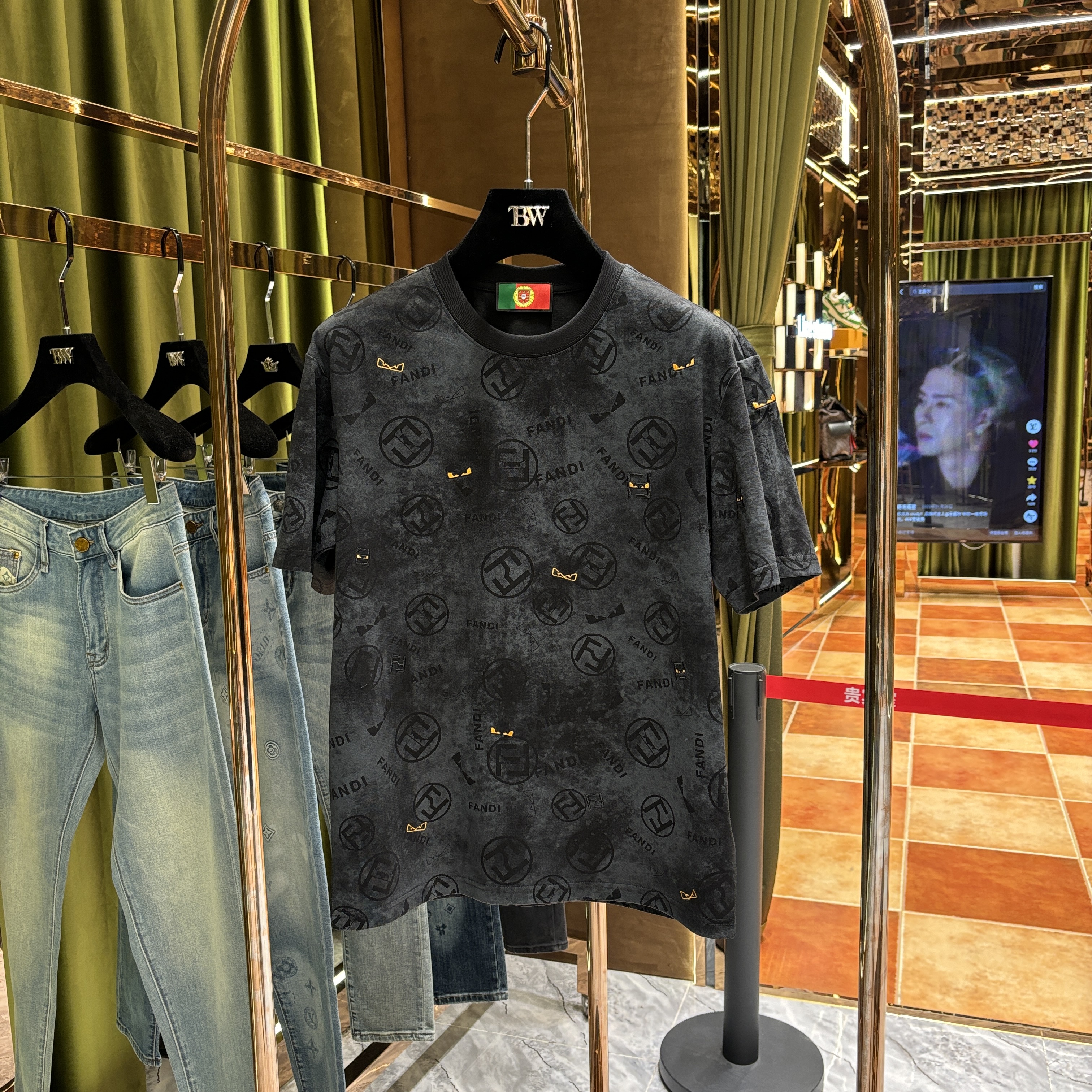 x【烽哥专属】2025夏季新品高级感时尚百搭重工刺绣短袖25049