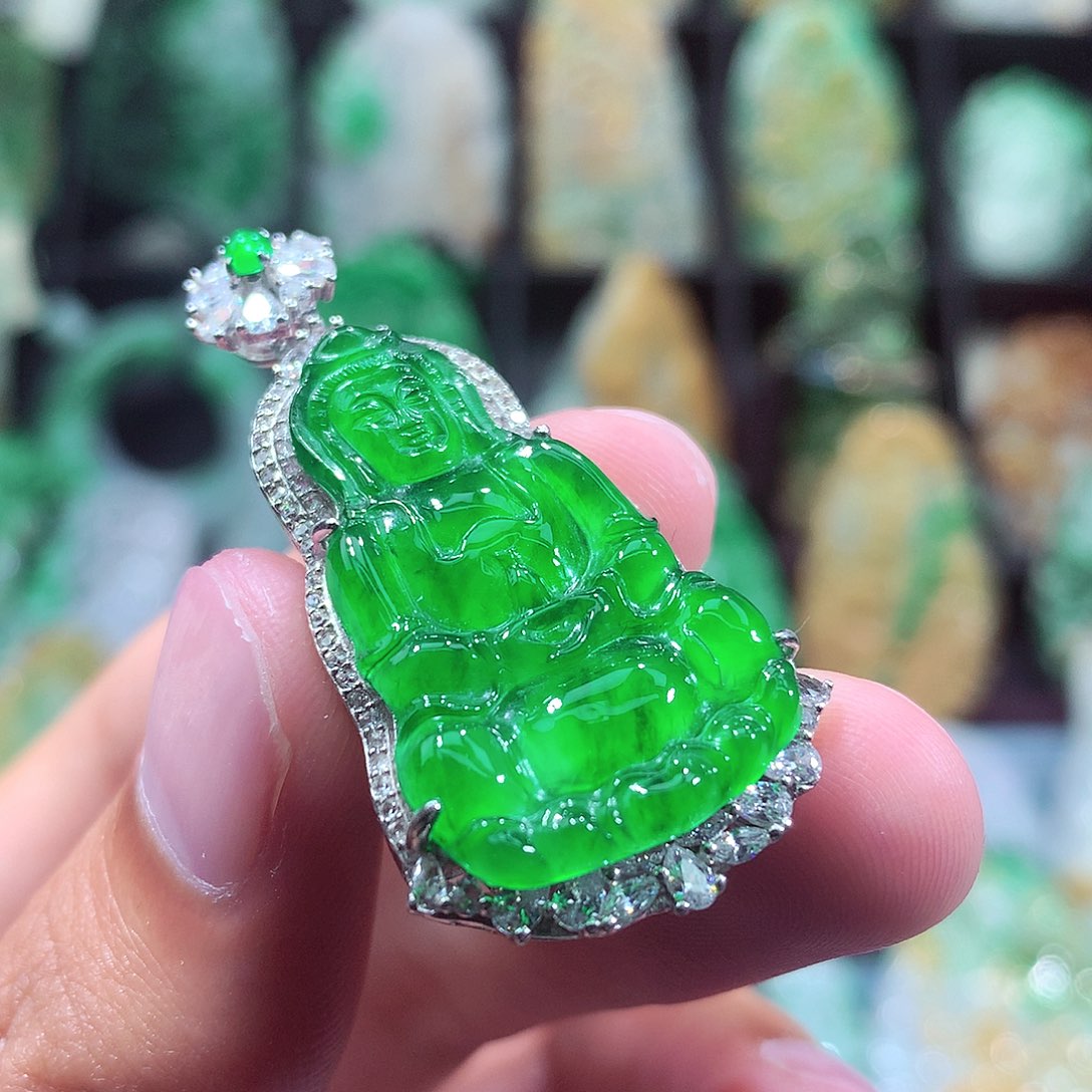 翡翠未镶嵌颈饰挂件