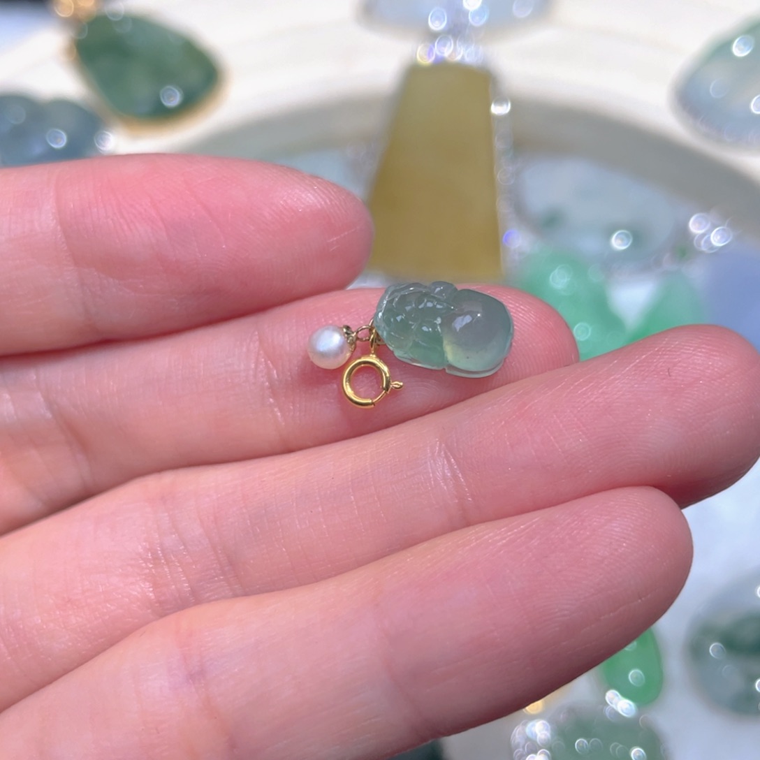 翡翠颈饰18K金镶嵌翡翠