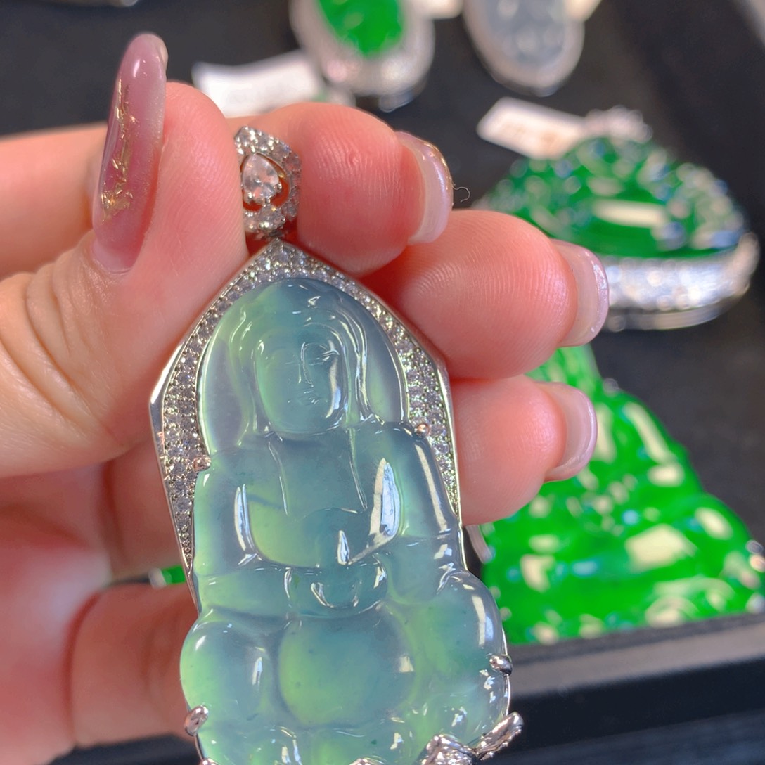 翡翠颈饰未镶嵌翡翠