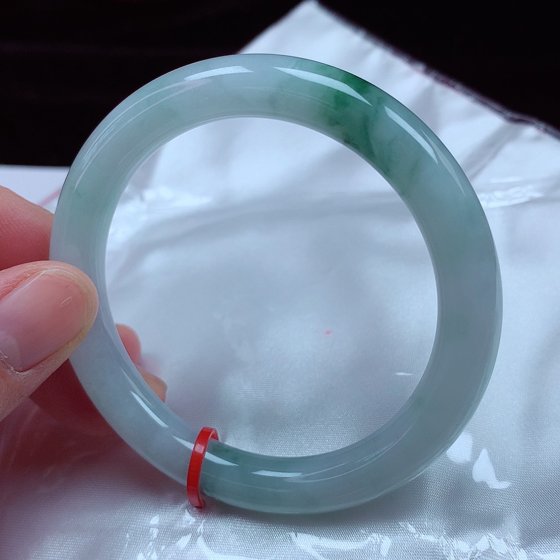 翡翠手镯（圆镯）未镶嵌54圈