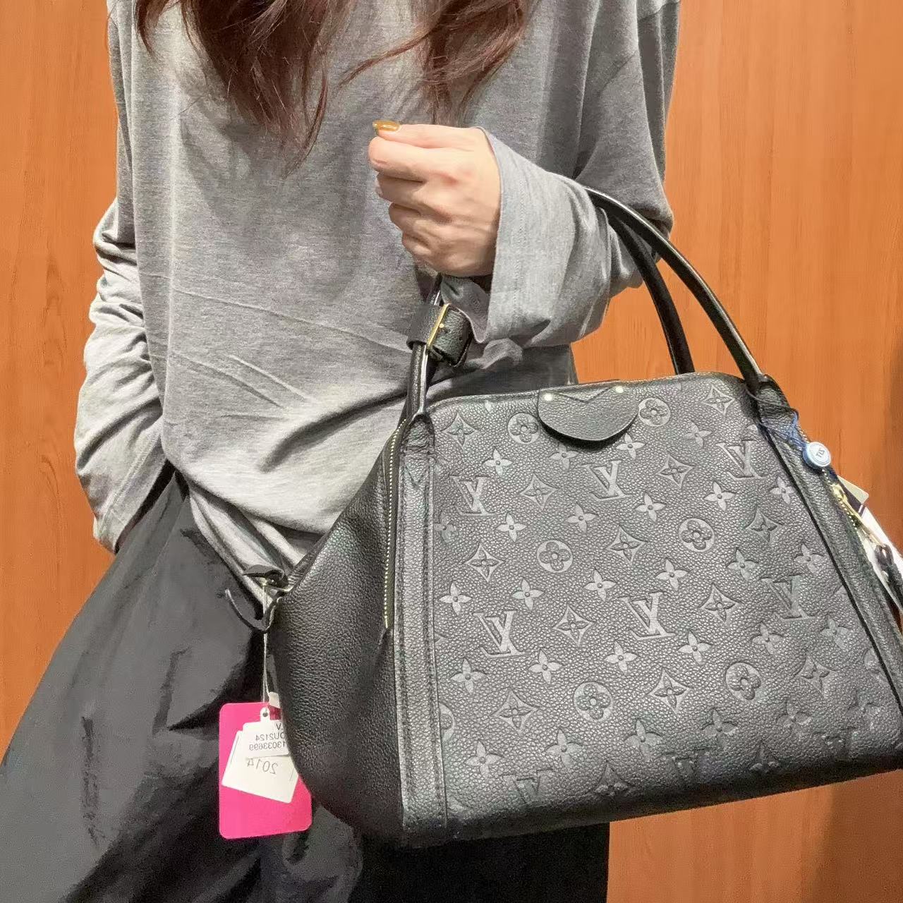 95新 LV 【618】93 0669 黑色压纹手提单肩包