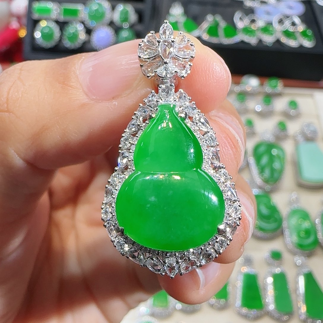 翡翠吊坠(不含链)18K金镶嵌
