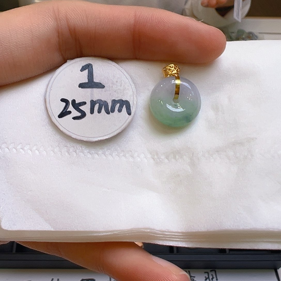 翡翠颈饰18K金镶嵌翡翠